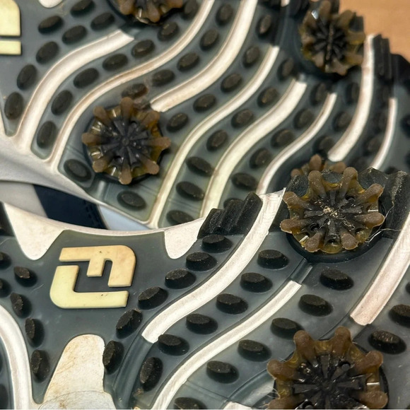 FootJoy Contour Fit men's golf shoes, size 10.5W, soft spike, spring, outdoors - Picture 6 of 13